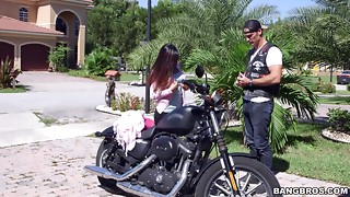 Two arab bitches Julianna Vega and Mia Khalifa share a cock
