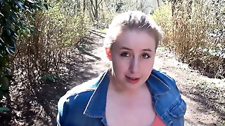 Sexy curvy babe takes it in the ass